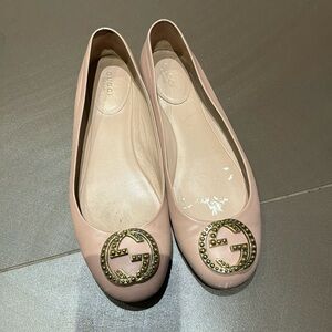 Used light pink Gucci flats